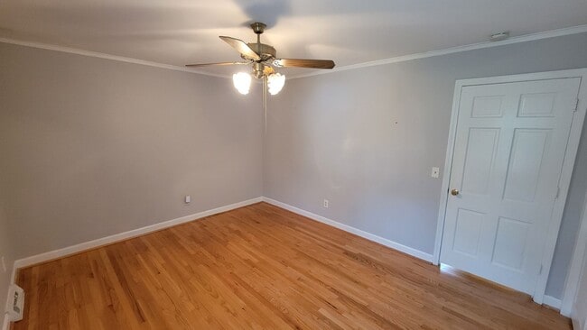 Building Photo - AVAILABLE NOW, $500 OFF FIRST FULL MONTH O...