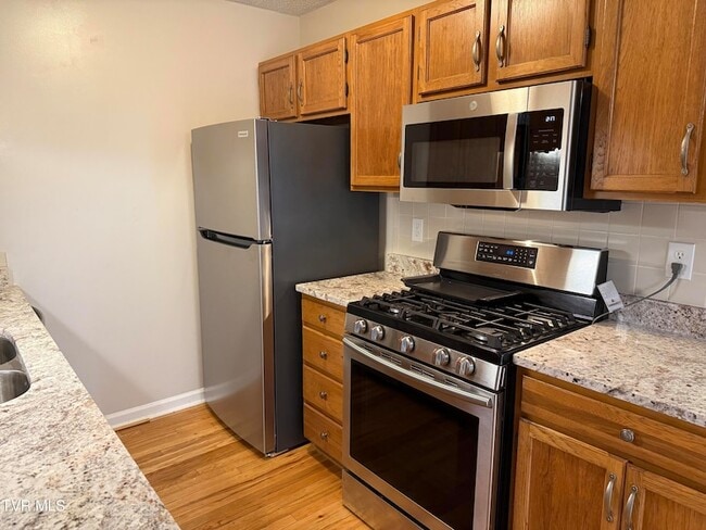 Building Photo - 2503 E Lakeview Dr