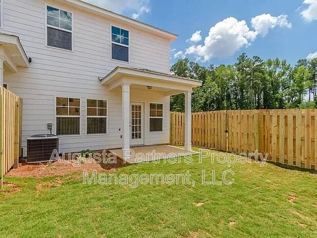 Building Photo - 335 Sumac Trail