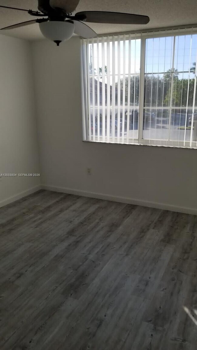 Building Photo - 7856 Sonoma Springs Cir