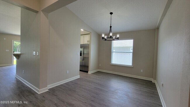 Building Photo - 2735 Woodsdale Dr