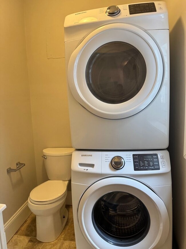 Building Photo - 305 Hurley Ave