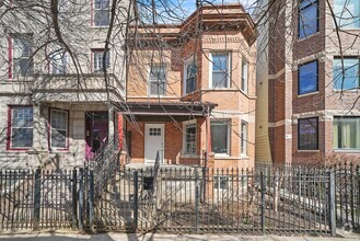 Building Photo - 3134 W Fullerton Ave