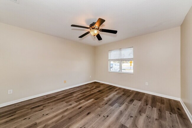 Building Photo - 406 Chimney Rock Dr