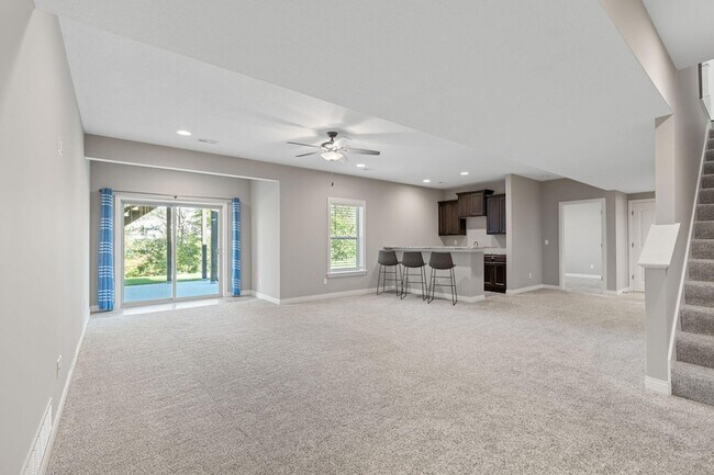 Building Photo - 1605 Labrador Dr