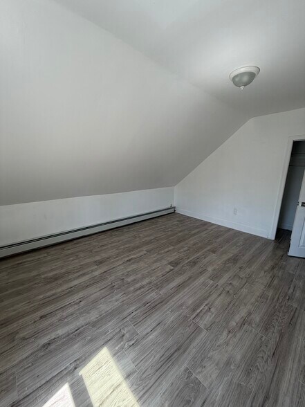 Building Photo - 30 Pekin St