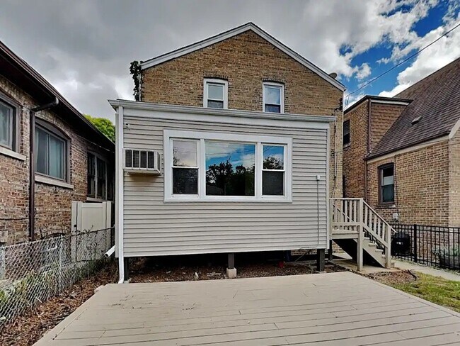 Building Photo - 1637 N Nashville Ave