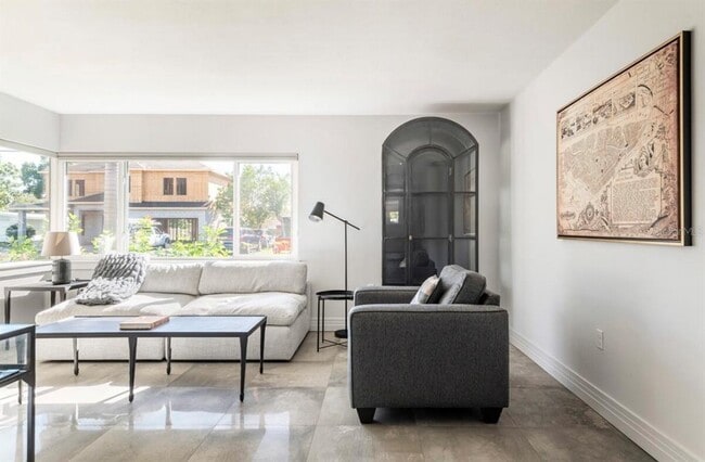 Building Photo - 1205 W Adalee St