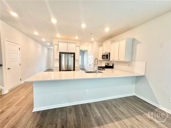 Building Photo - 245 Lillian St