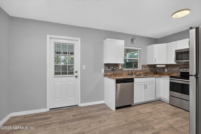 Building Photo - 2256 Inwood Cir S