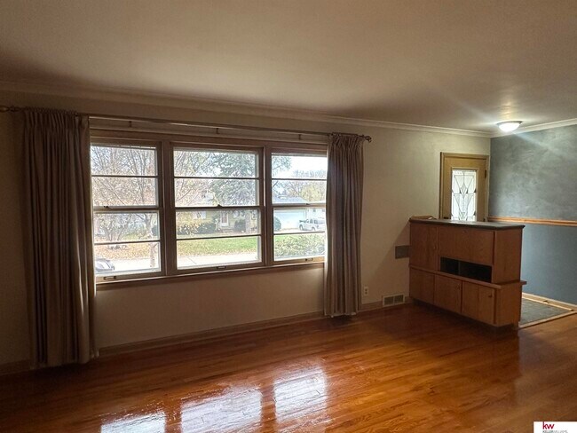 Building Photo - 5010 Castelar St