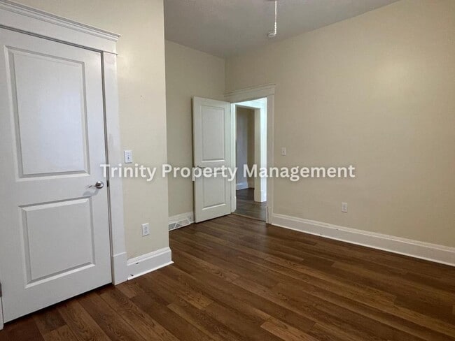 Building Photo - 627 Stealey Ave