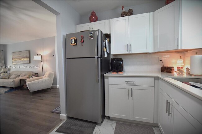 Building Photo - 2572 Emory Dr W