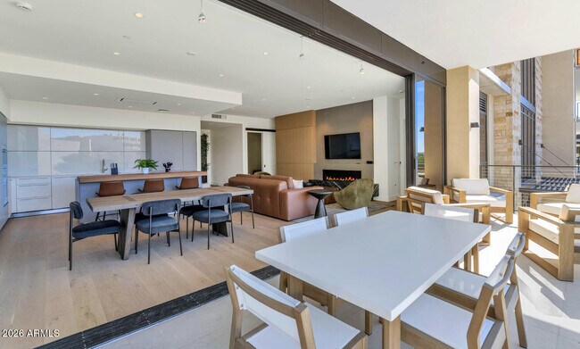 Building Photo - 6302 E Camelback Rd