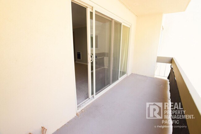 Building Photo - Bright & Spacious 1-Bedroom in Prime Oakla...