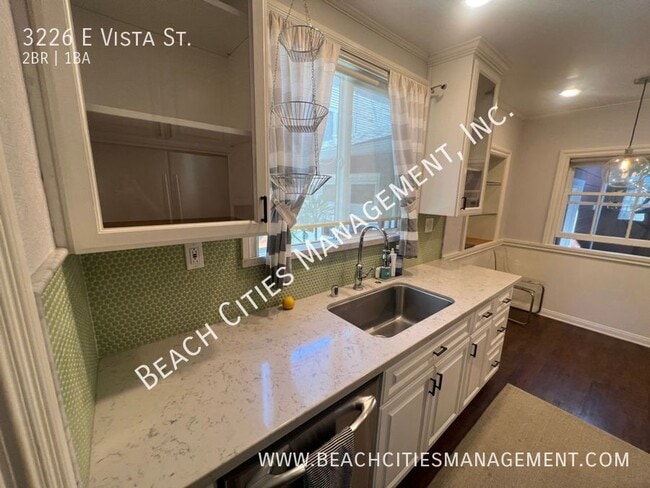 Building Photo - 3226 E Vista St