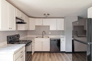 Building Photo - 4944 Fairway Ct