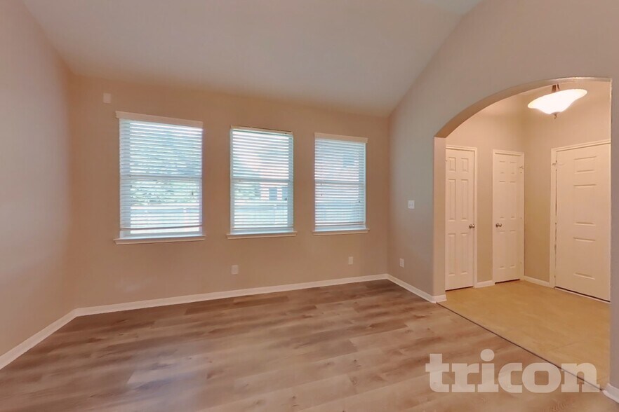 Building Photo - 16207 Augusta Oaks Court