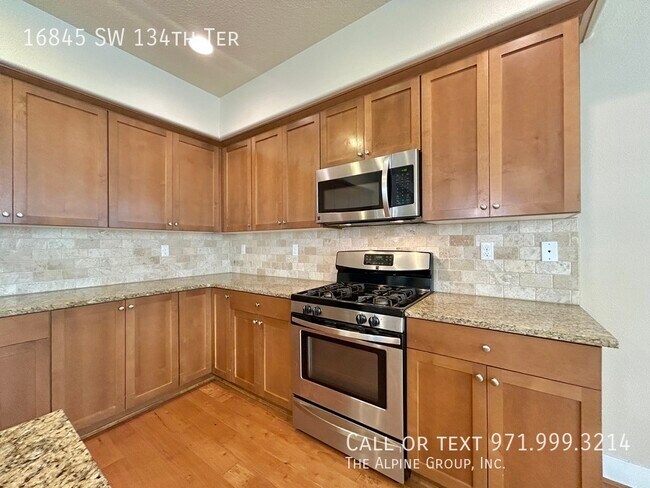 Building Photo - 16845 SW 134th Terrace