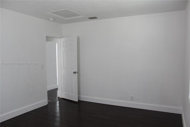 Building Photo - 1820 Dewey St