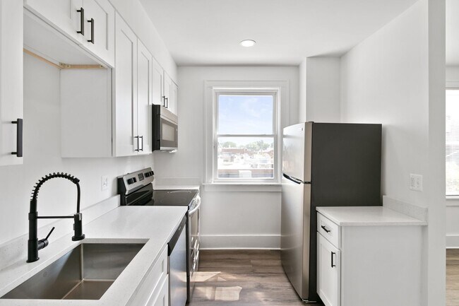 Building Photo - Second Floor Two Bedroom 1 Bath Unit Available