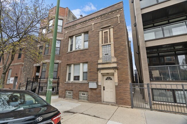 Building Photo - 452 N May St