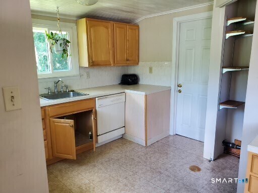 Building Photo - 79 Heminway Park Rd