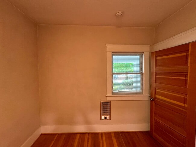 Building Photo - 4 Bedroom House Near Downtown Eugene