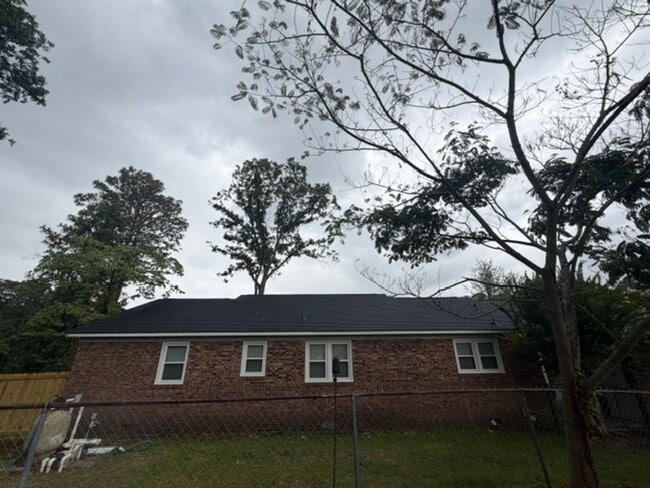 Building Photo - 434 Crystal Dr
