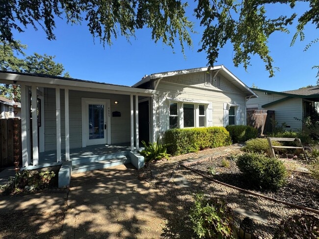 Primary Photo - 2 bedroom |1 bathroom | Charming West Taho...
