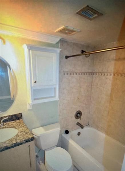 Building Photo - 811 NE 14th Pl