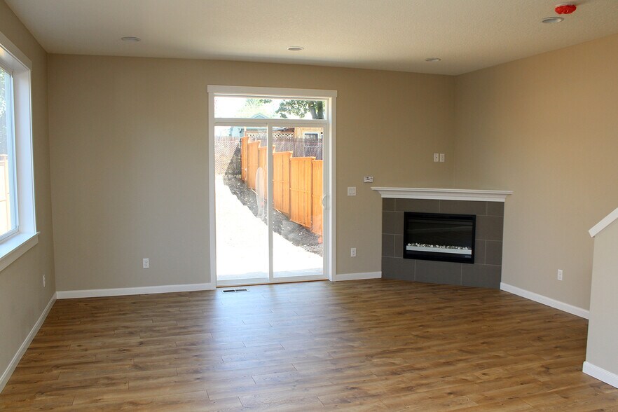 Building Photo - 14336 SE Lee Ave