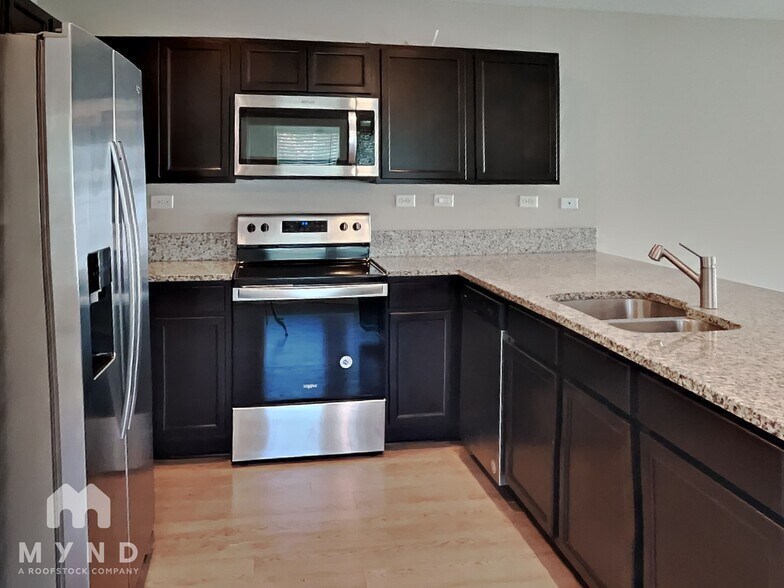 Building Photo - 752 Henley Ct