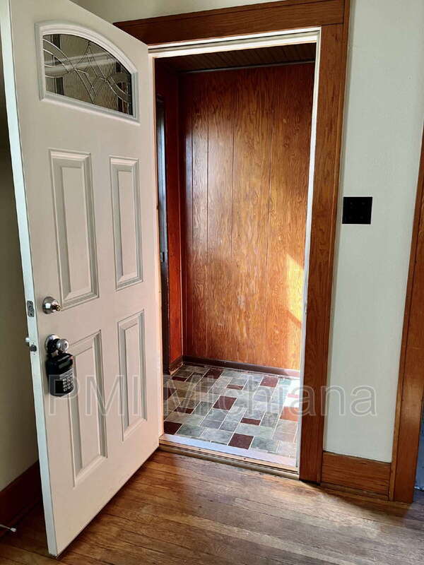 Building Photo - 126 Monmoor Ave