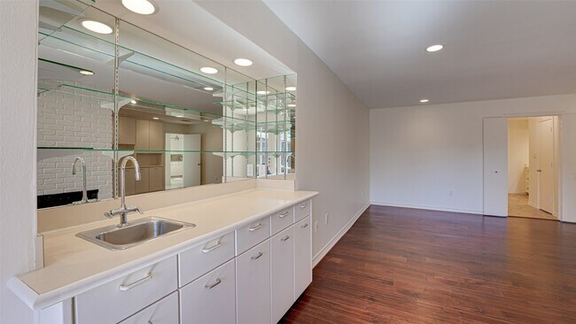 Building Photo - 5818 Orchid Ln