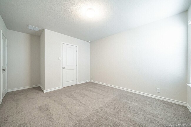 Building Photo - 909 Rolling River