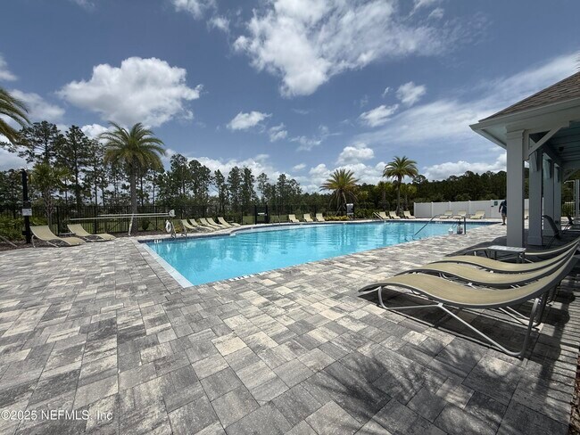 Building Photo - 141 Ren Wy