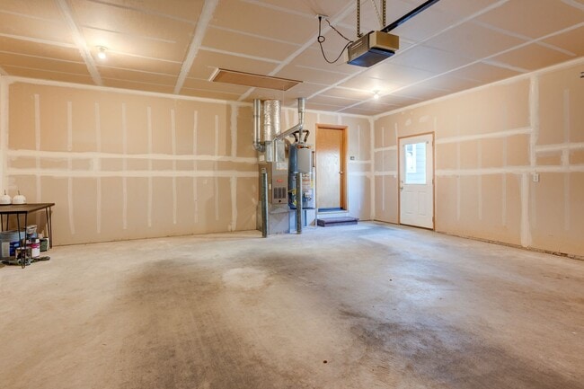 Building Photo - Single Level 3 Bed 2 Bath Home