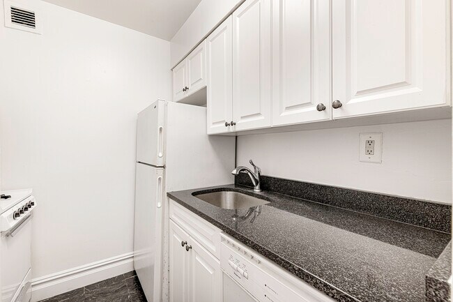 Building Photo - The Ormonde