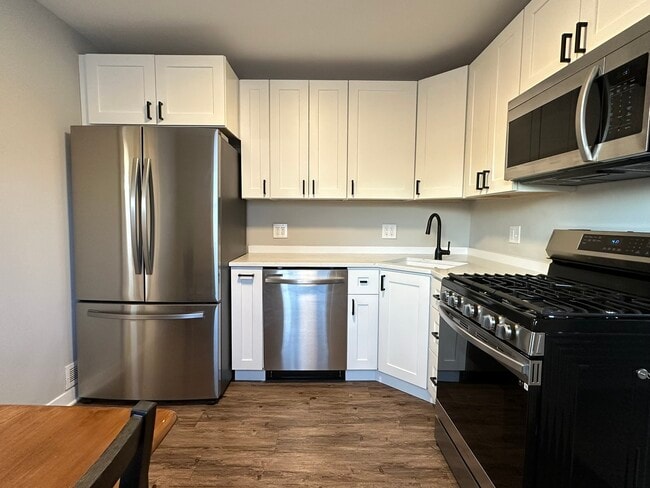 Building Photo - 15020 Ridgeway Ave