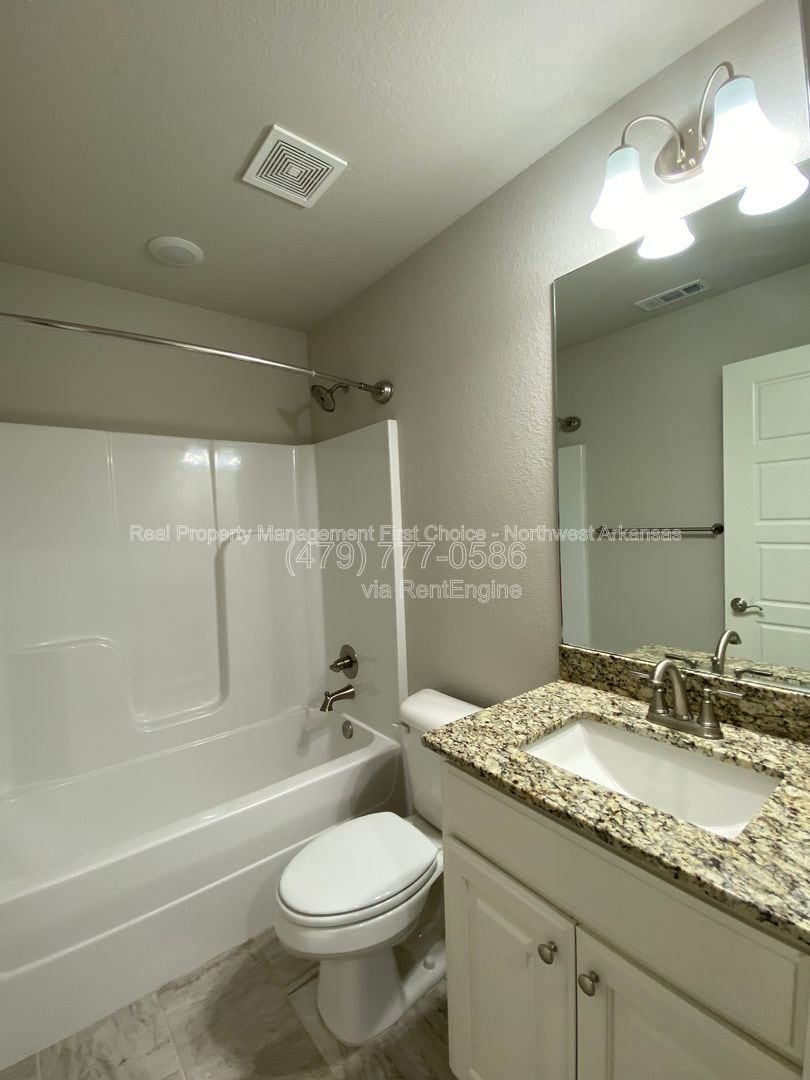 Building Photo - 109 S Geranium Ln