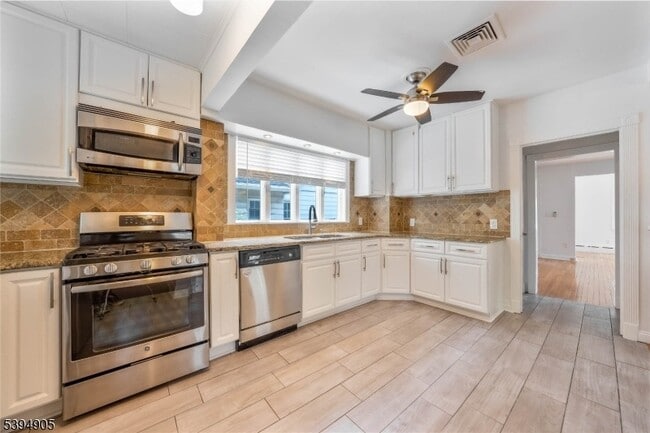 Building Photo - 85 Barrows Ave