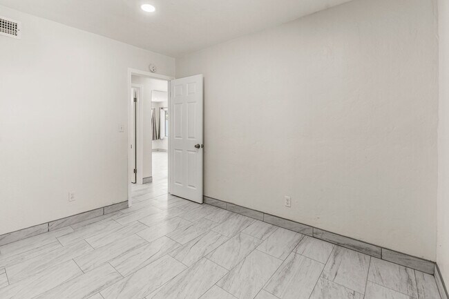 Building Photo - 3728 Odom St