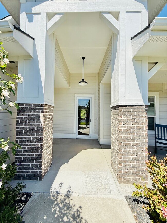 Building Photo - Modern Farmhouse in Cartwright Ranch