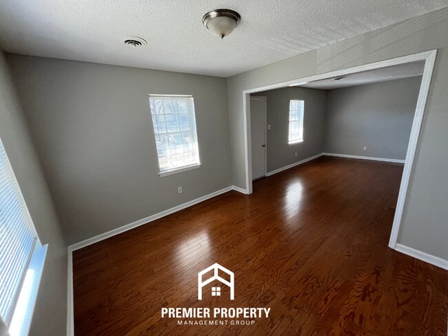 Building Photo - Charming 3BR Home in 38118 | Hardwood Floors & Spacious Fenced Backyard