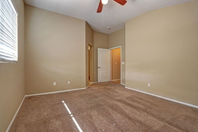 Building Photo - WONDERFUL HOME LOCATED IN DESIRABLE NORTH ...