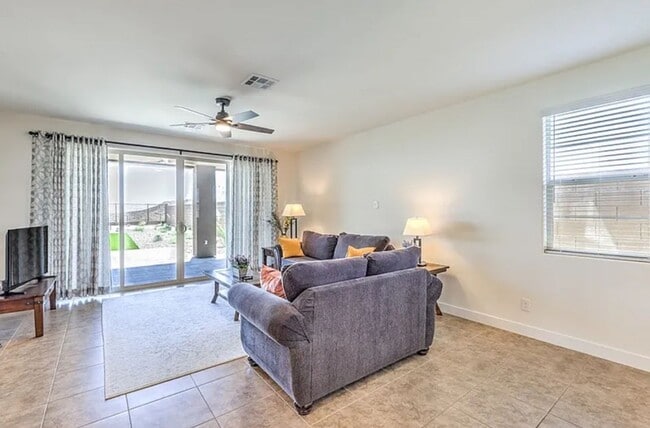 Building Photo - Summerlin Stunner- Spacious Backyard, Stri...