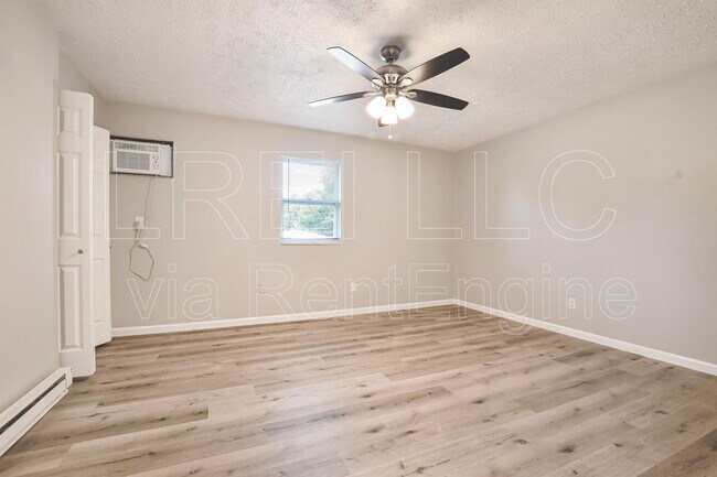 Building Photo - 1202 E Walford Dr