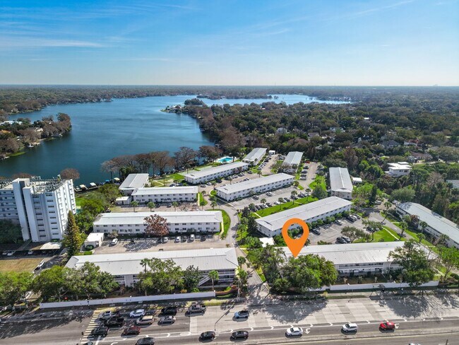 Building Photo - Lake Maitland Living | Mid-Century Charm