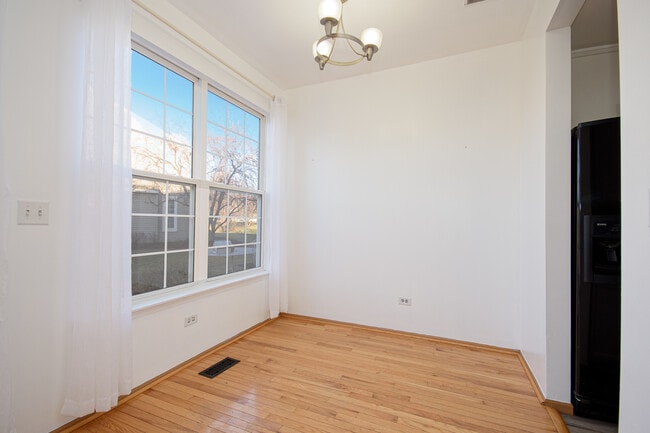 Building Photo - 2976 White Thorn Cir